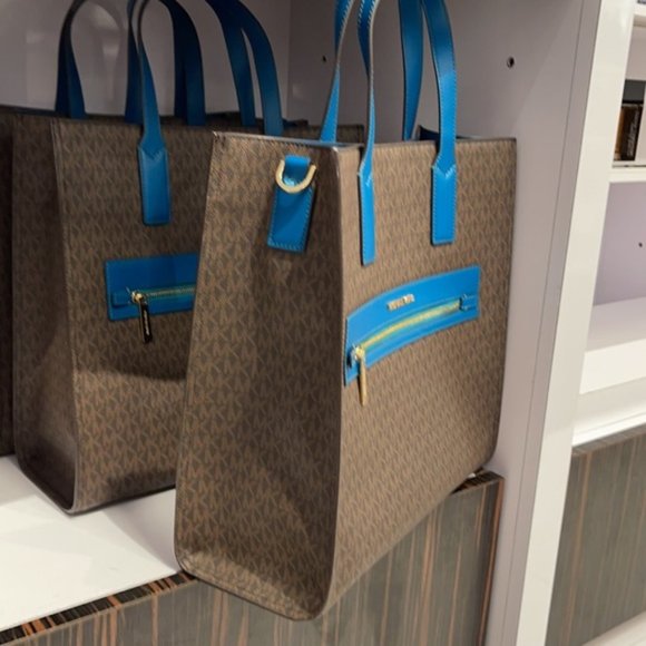 Michael Kors Kenly Large Tote - Picture 6 of 16